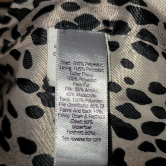 EUC JENNIFER LOPEZ  PUFFY ASSYMETRIC COAT SIZE PS - Picture 7 of 8